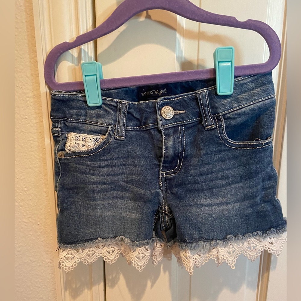 Vanilla Star child’s size 7 Jean short with eyelet fringe/detail